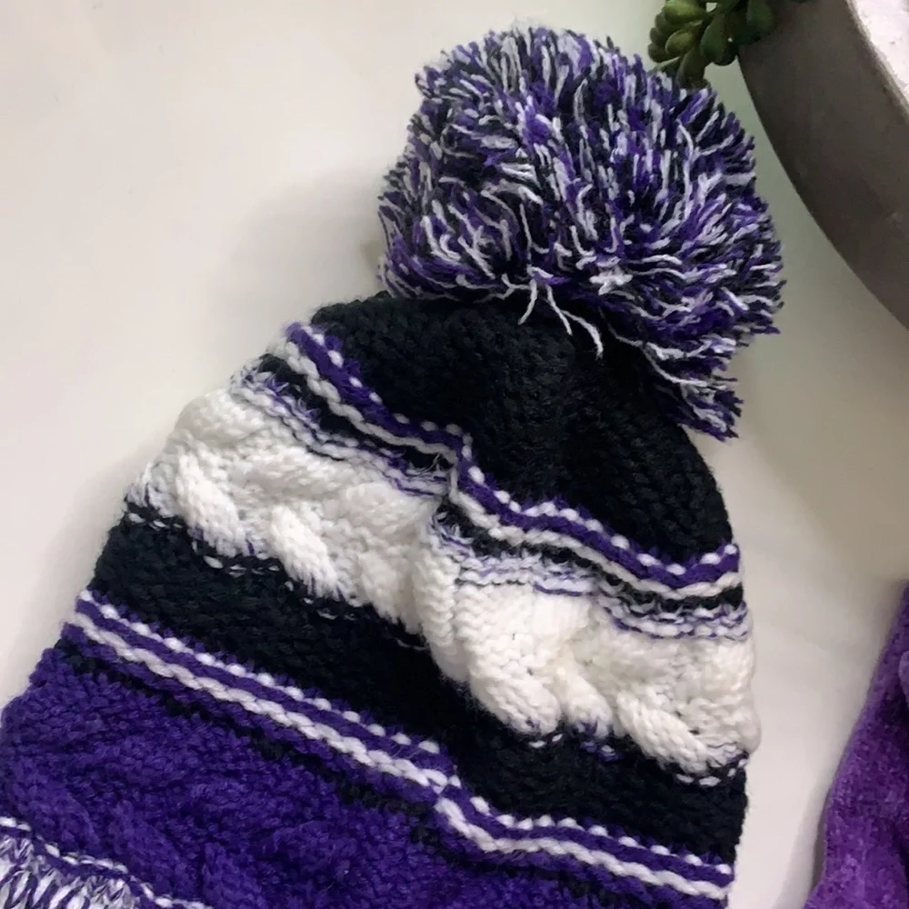 Lacrosse purple & black pom-pom acrylic knit hat and Gloves set winter